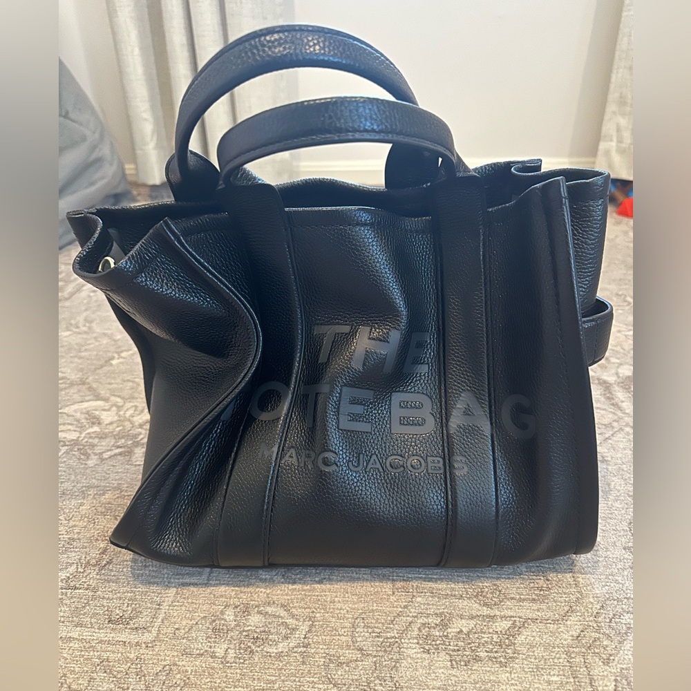 Marc Jacobs Black The Leather Tote Bag, Black Medium Size - Picture 13 of 14